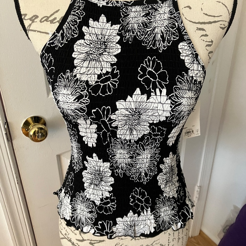 NWT! Cute Smocked Floral High-Necked Tank - Picture 4 of 11